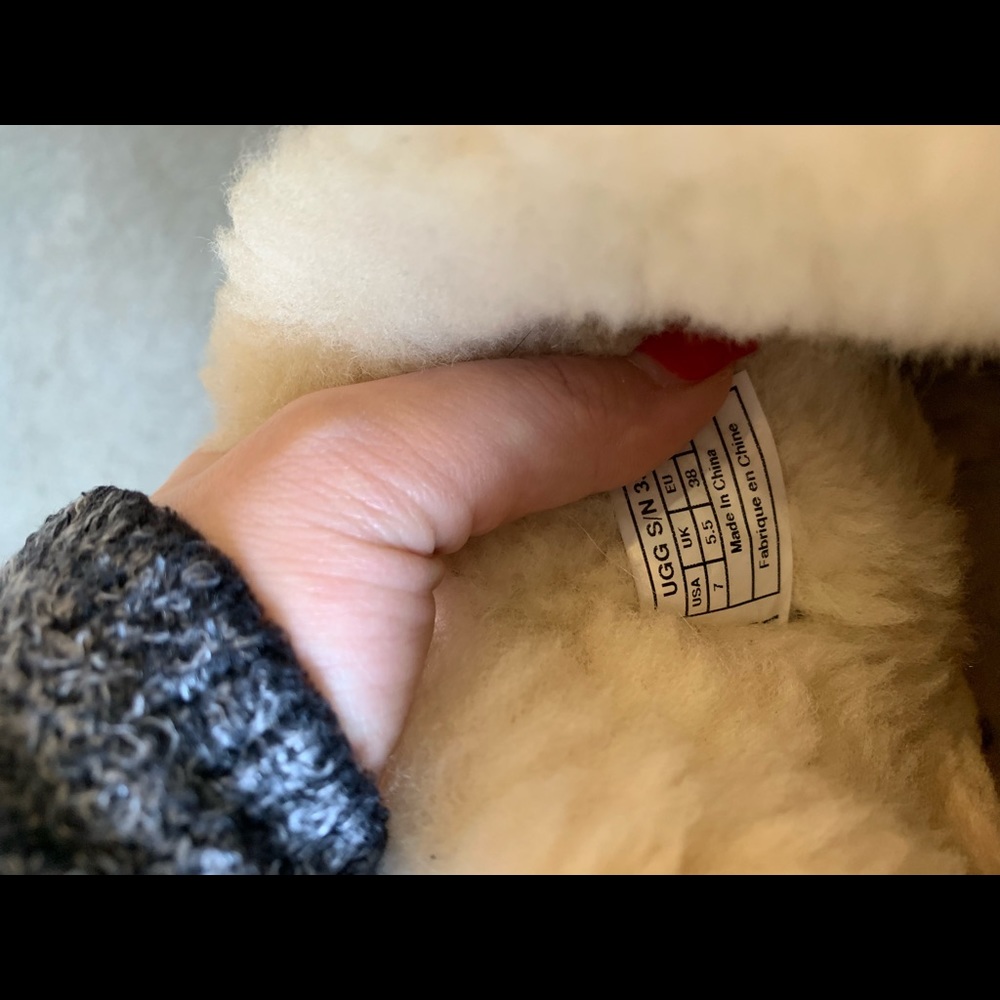 Ugg Bailey Button - image 3